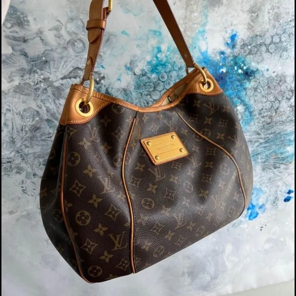 AUTHENTIC - Picture 4 of 6